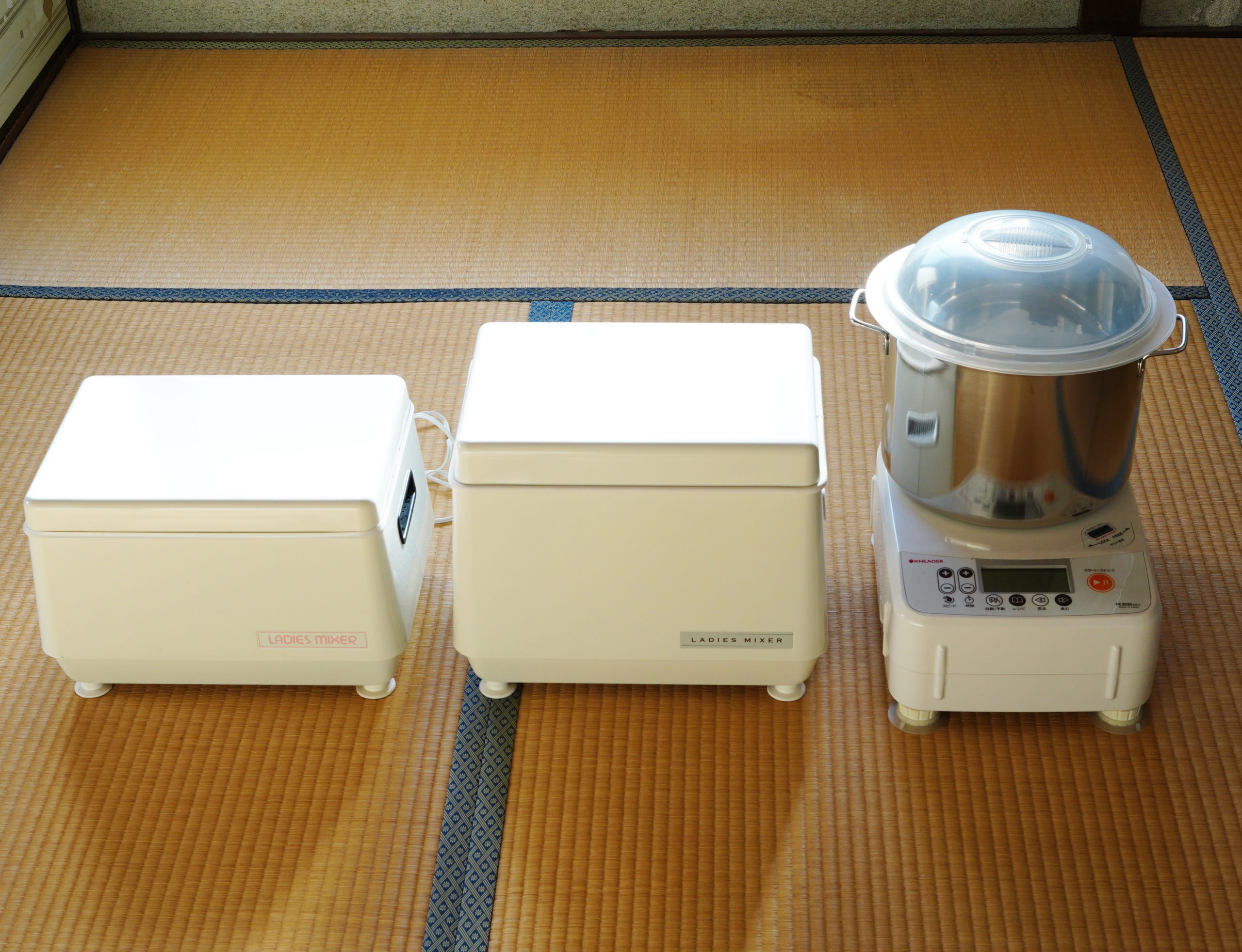 パンこね機（左から、大正電機レデイースミキサーkn-200、kn-1500、日本ニーダーPK2020plus