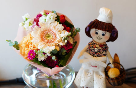 FUKURAちゃん人形とお花