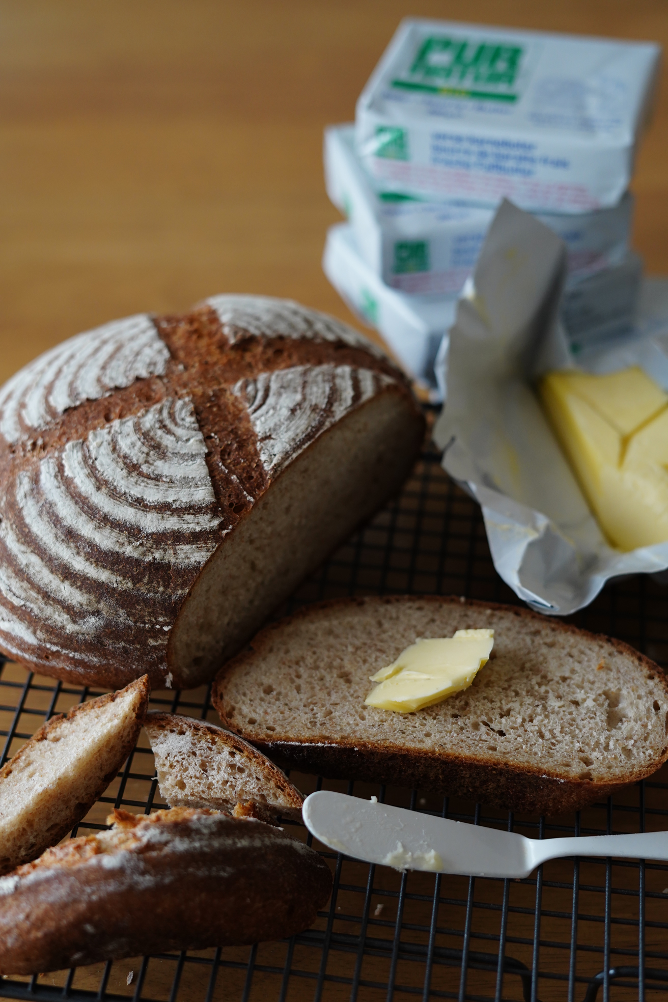 ベルギーの発酵バターとサワー種のライ麦パン