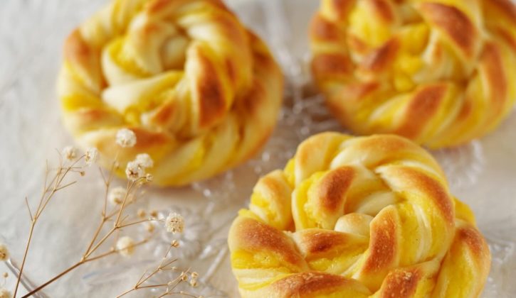 カスタードクリームをたっぷり折込作るカスタードツイストブレッド