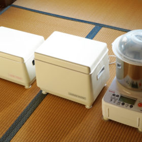 パンこね機（左から、大正電機レデイースミキサーkn-200、kn-1500、日本ニーダーPK2020plus