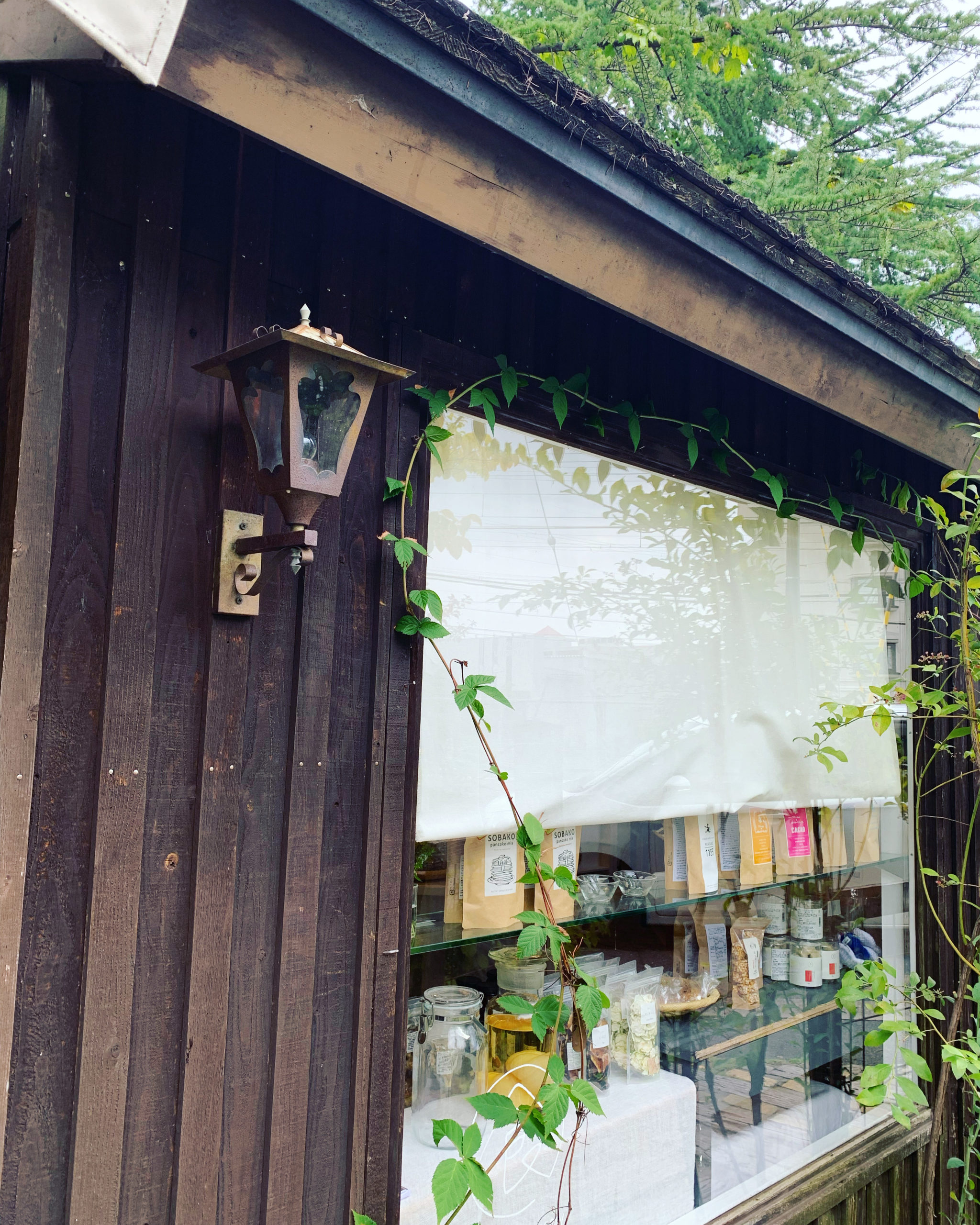 くるみの木（食 - kuruminoki grocery）の外観