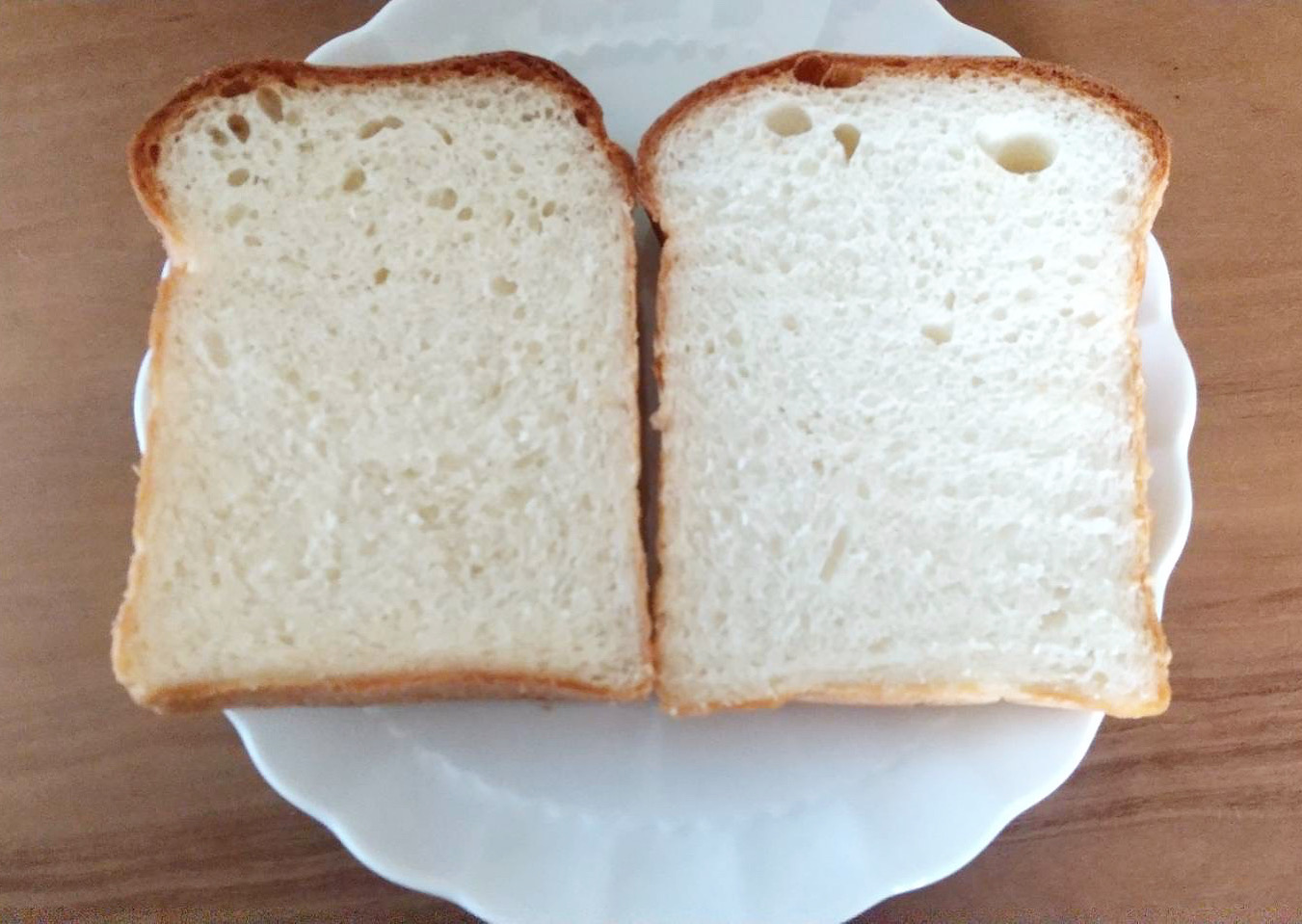 改善後の食パンの写真（大きな穴がほとんどなくなっています）