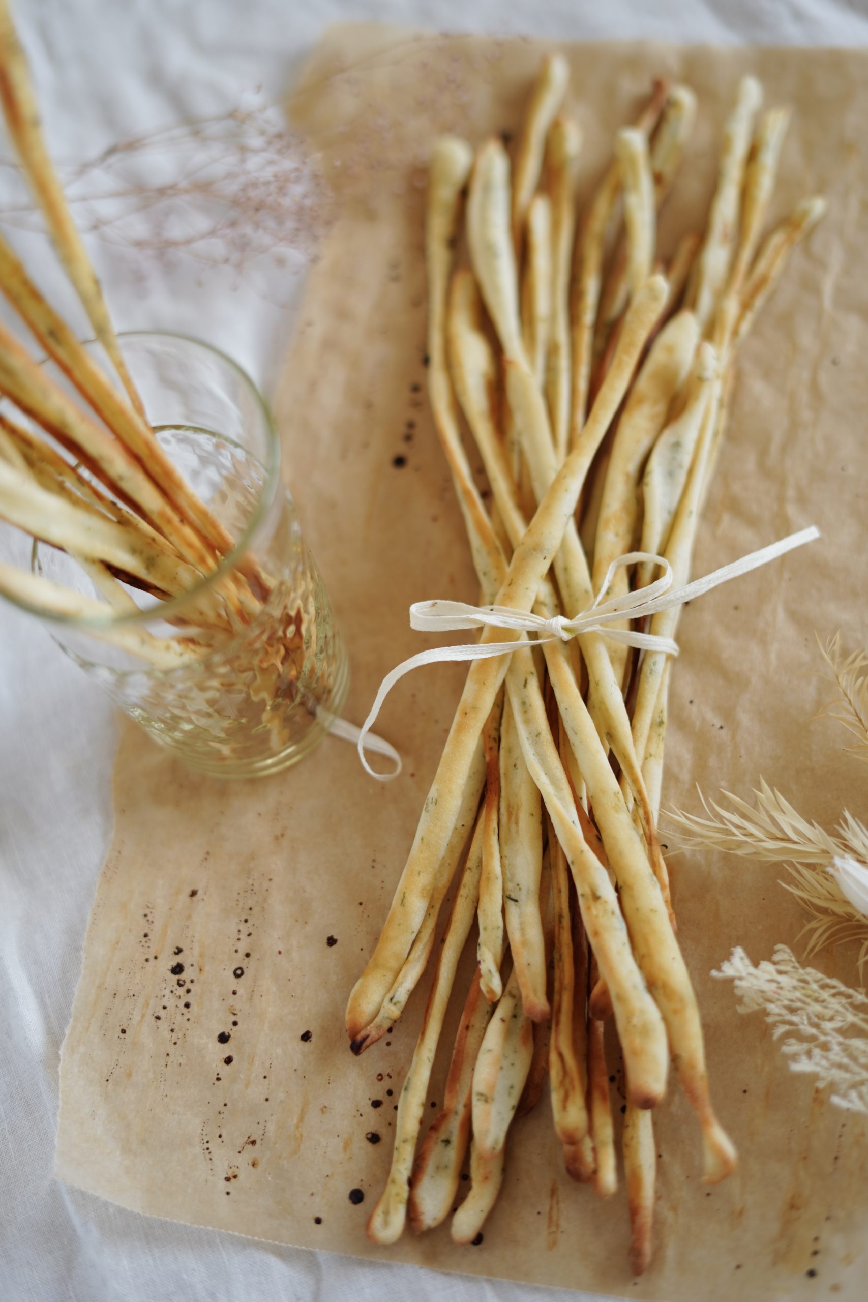 極細グリッシーニ（青のり醤油味）まるで薪の束のよう
