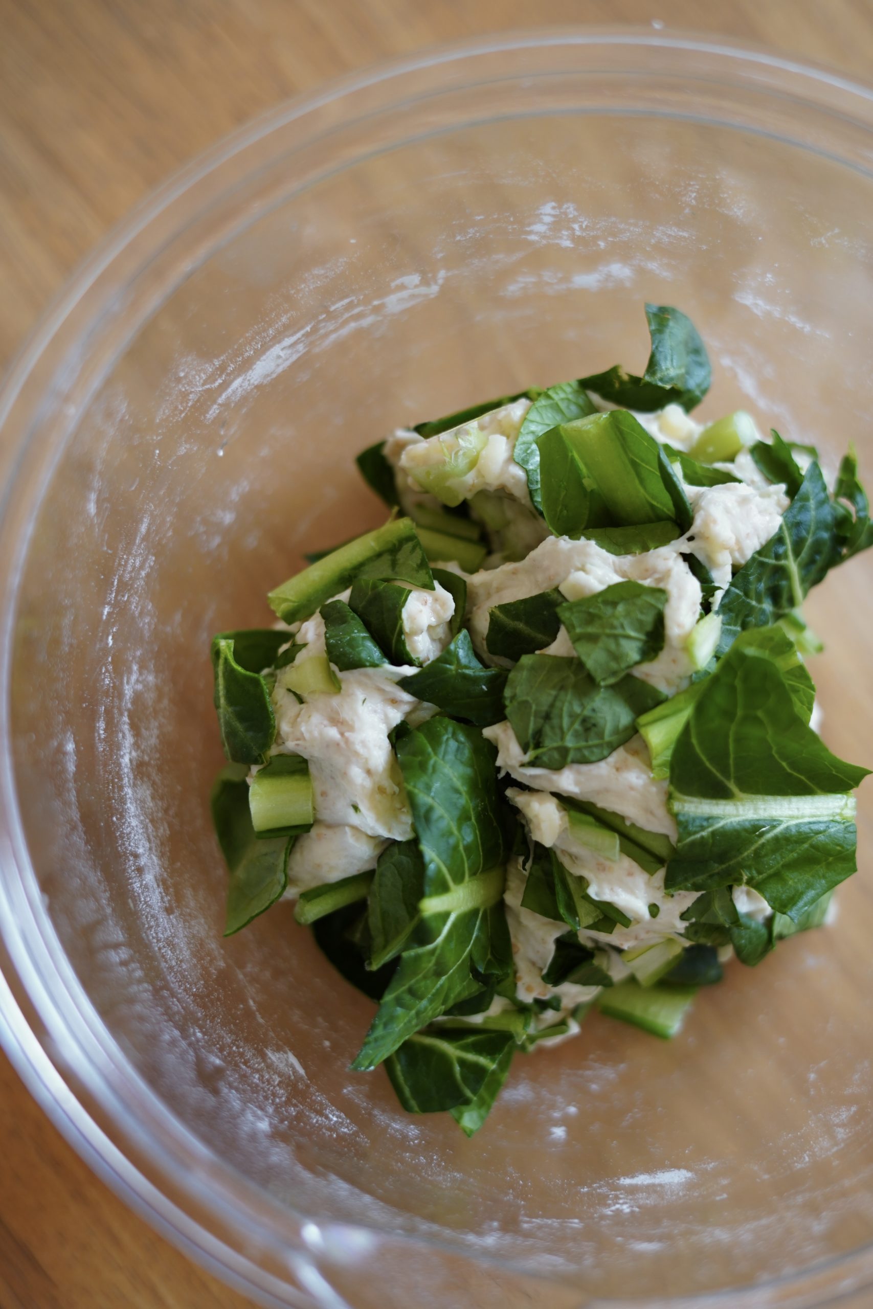 小松菜のダブルチーズブールの生地作りの様子