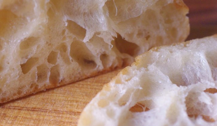 気泡がたっぷりのチャパタ